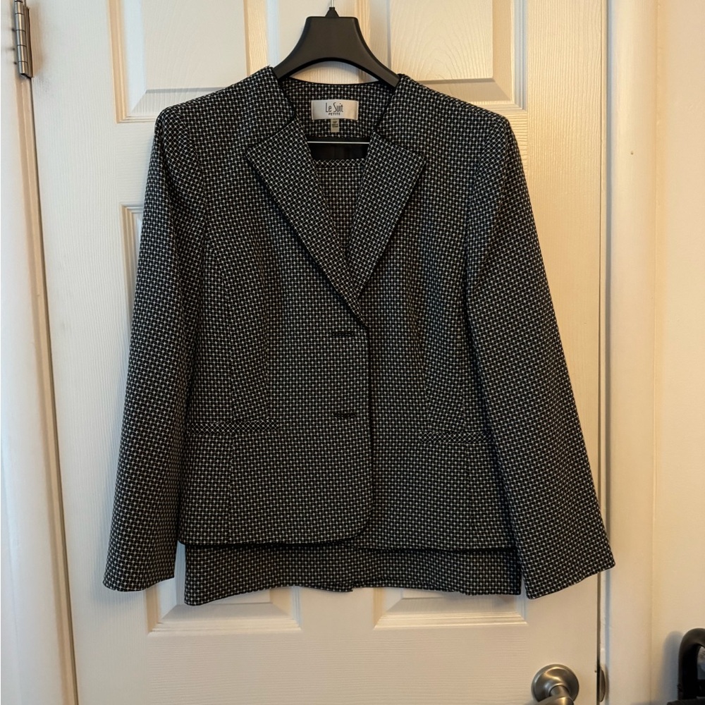 Le Suit Black and White Patterned Blazer